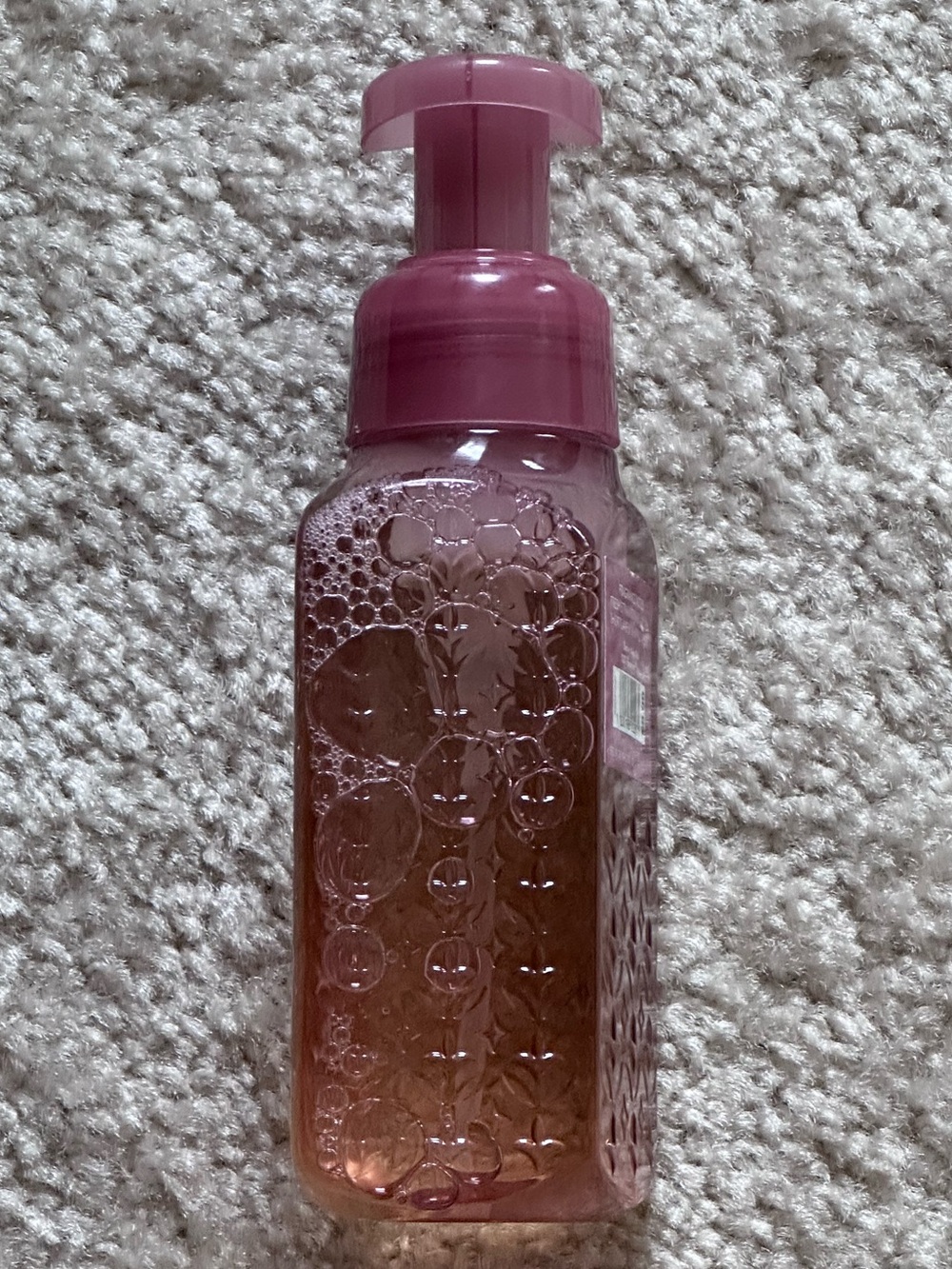 Bath & Body Works - Strawberry Pound Cake Foaming Hand Soap - Picture 2 of 3